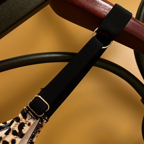 VICTORIA’S SECRET Bling It Leopard One Piece Swimsuit - Picture 6 of 10